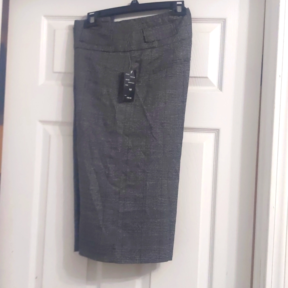 NWT Robert Louis Capris Houndstooth SIZE 10 NEVER BEEN WORN